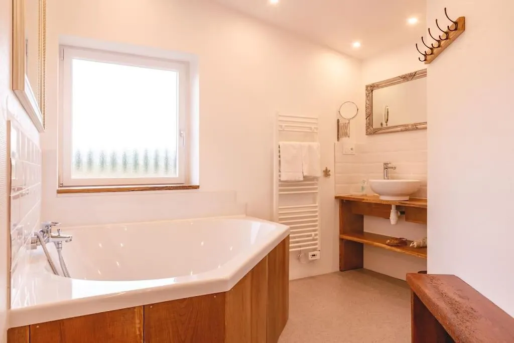 Holiday home La Cabane D'Harmony Ile Chambod 4 Chambres Echallon France